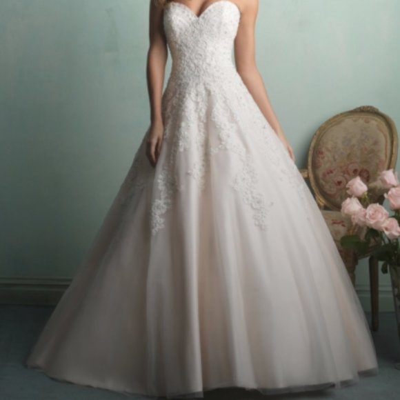 Allure Wedding Dress  NWT - Picture 2 of 2